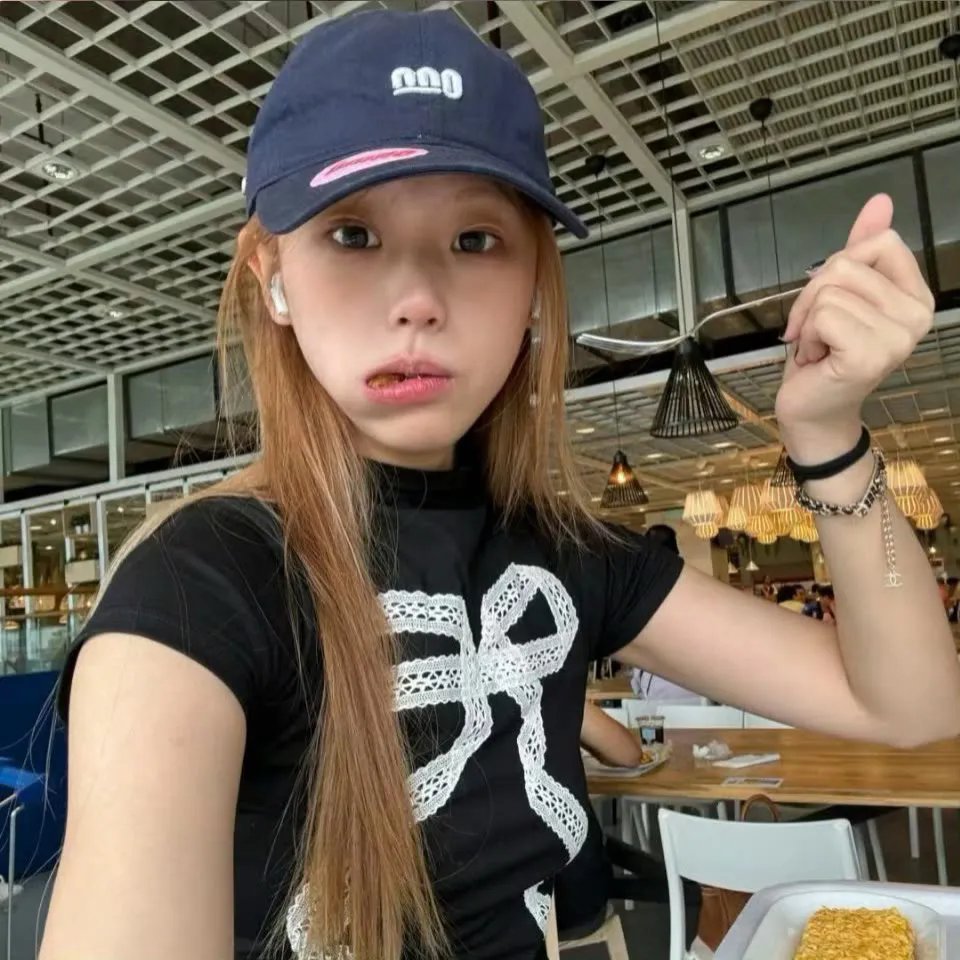 《东风海棠》封面